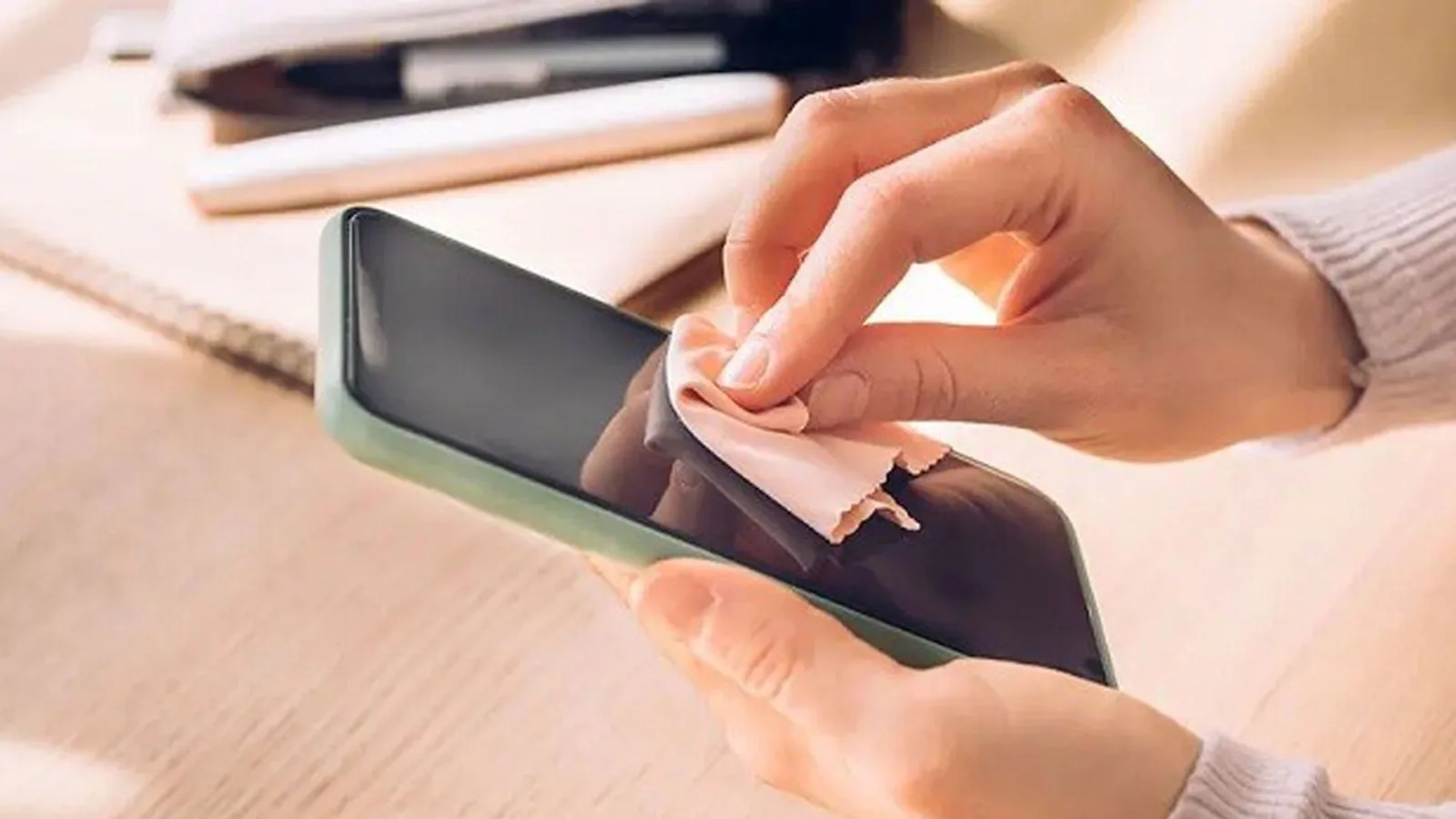 4 روش برای تمیز کردن قاب سیلیکونی موبایل