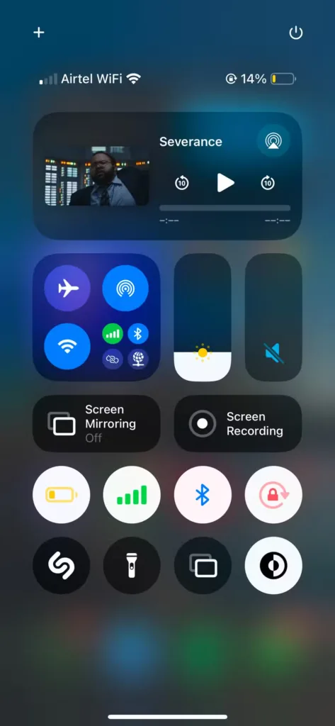 روی آیکون AirPlay در گوشه بالای سمت راست بخش "Now Playing" ضربه بزنید