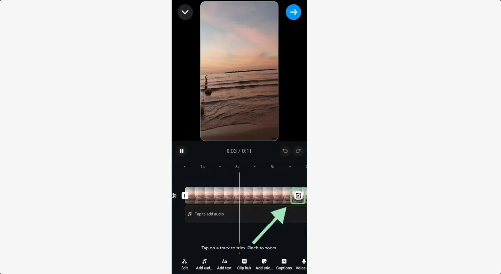 روی دکمه "Add Clips" در سمت راست تایم‌لاین خود ضربه بزنید.