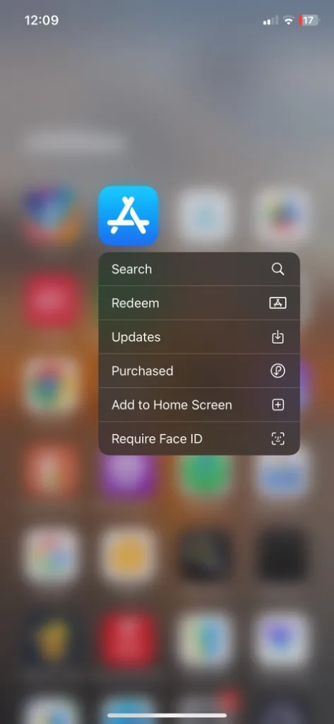  آیکون اپ‌استور رو روی صفحه‌ی اصلی یا App Library لمس طولانی کنی و از منوی بازشده گزینه‌ی "Updates" رو بزنی